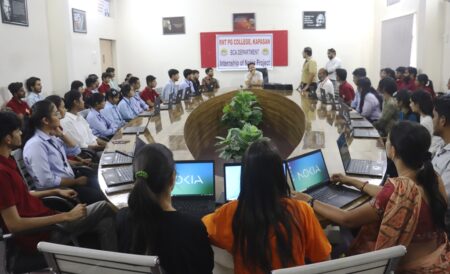 आर.एन.टी. के 100 विद्यार्थियों को मिले नोकिया कम्पनी की तरफ से लेपटाॅप