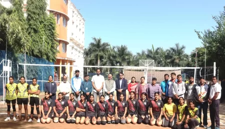 आर.एन.टी. कॉलेज में अंतरमहाविद्यालयी वॉलीबॉल (महिला) प्रतियोगिता का शुभारंभ