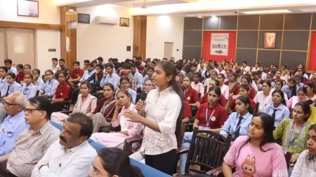 आर.एन.टी. कॉलेज में राजनीति विभाग द्वारा कोलोकीयम का आयोजन