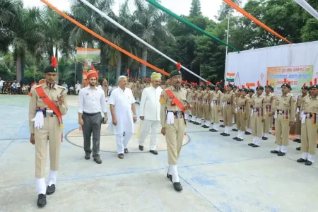 80वें स्वतंत्रता दिवस पर RNT महाविद्यालय एवं दीक्षा इंटरनेशनल स्कूल परिवार ने फहराया तिरंगा